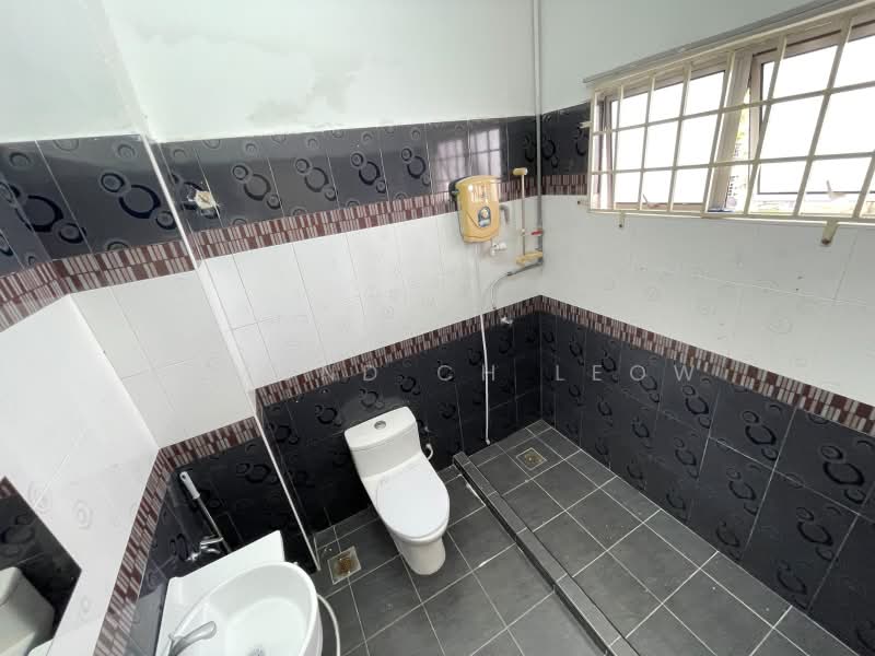 Rumah Teres 2 Tingkat untuk Dijual di Selayang (Selangor) - Edmund CH Leow - Bathroom - PropertyGuru.com.my