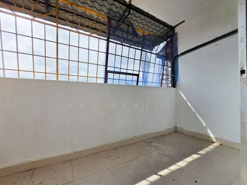 Pangsapuri untuk Dijual di Menara Jentayu Apartment - Zul Syafiq - Balcony - PropertyGuru.com.my