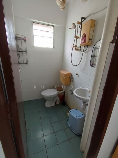 Apartment for Sale at Petaling Utama PJS 1/50 - KH Khoo - Bathroom - PropertyGuru.com.my