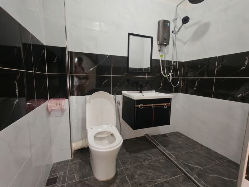 2-storey Terraced House for Sale in Mount Erskine (Tanjung Tokong) - Adrian Chan - Bathroom - PropertyGuru.com.my