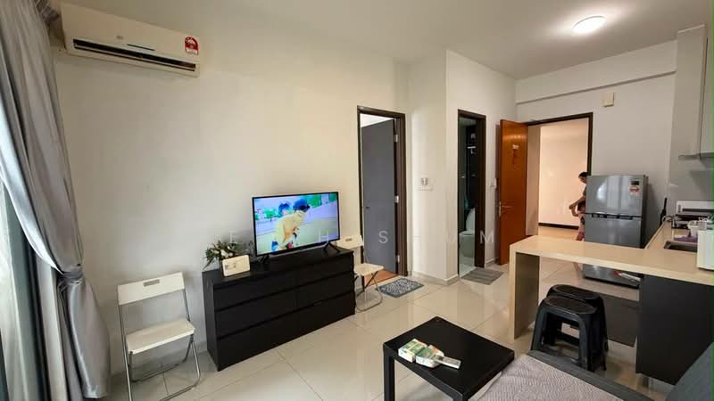 Kondominium untuk Dijual di Amberside @ Country Garden Danga Bay - Keith Shum - Living Room - PropertyGuru.com.my