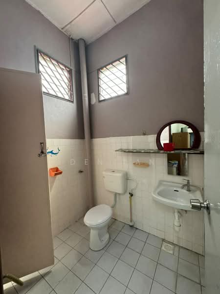 2-storey Terraced House for Sale in Bandar Selesa Jaya (Skudai) - Iden Tan - Bathroom - PropertyGuru.com.my
