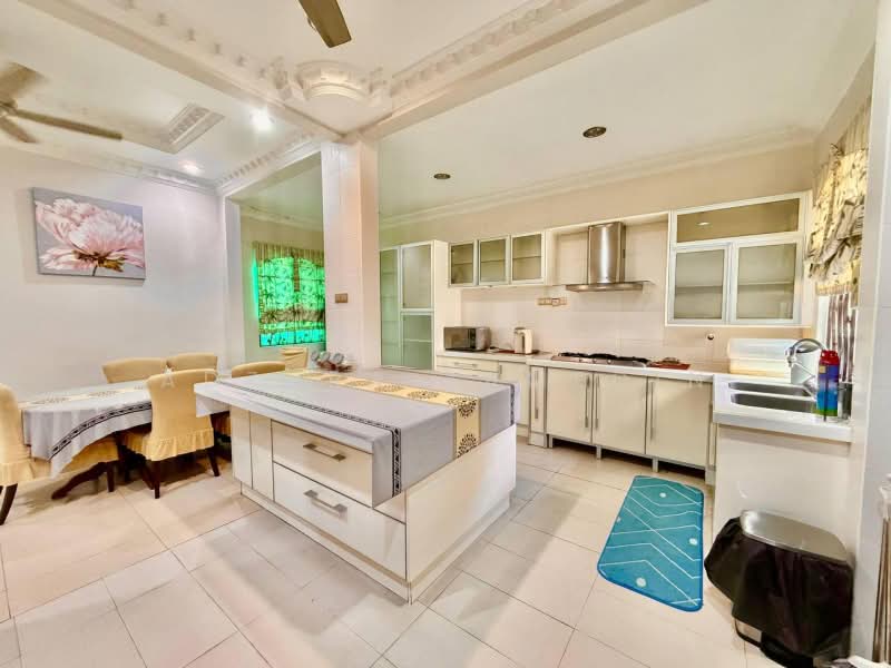 Semi-Detached House for Sale in D'Kayangan (Shah Alam) - Adzura Zamedin - Kitchen - PropertyGuru.com.my