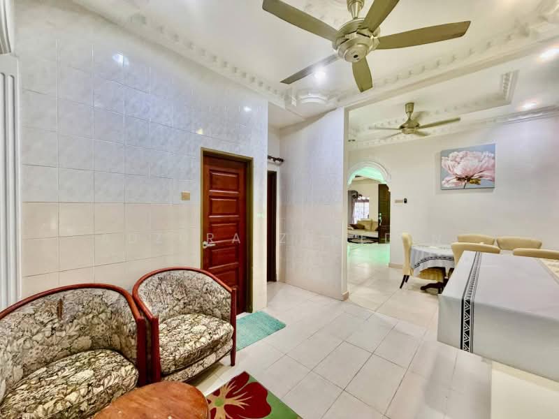 Semi-Detached House for Sale in D'Kayangan (Shah Alam) - Adzura Zamedin - Living Room - PropertyGuru.com.my