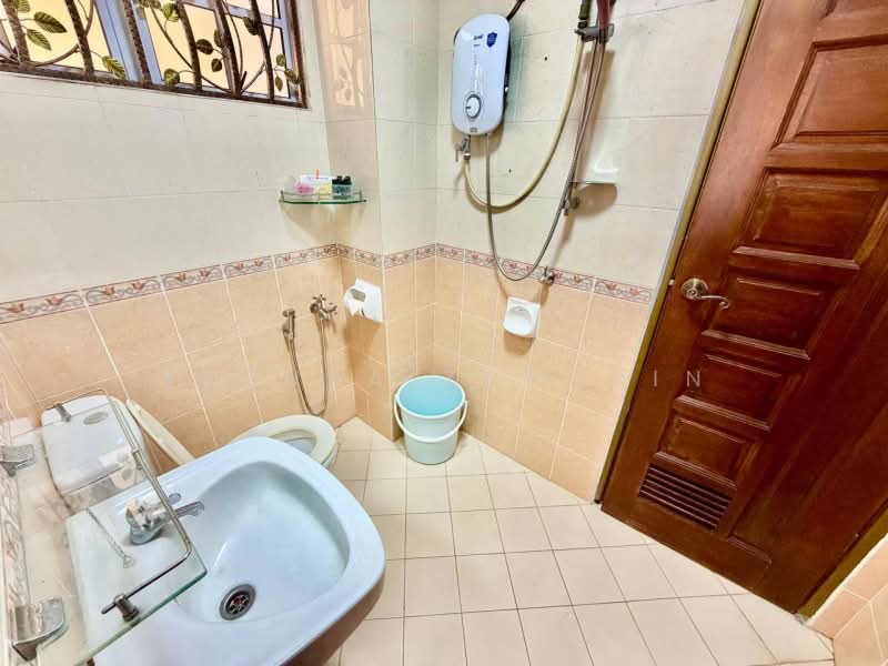 Semi-Detached House for Sale in D'Kayangan (Shah Alam) - Adzura Zamedin - Bathroom - PropertyGuru.com.my