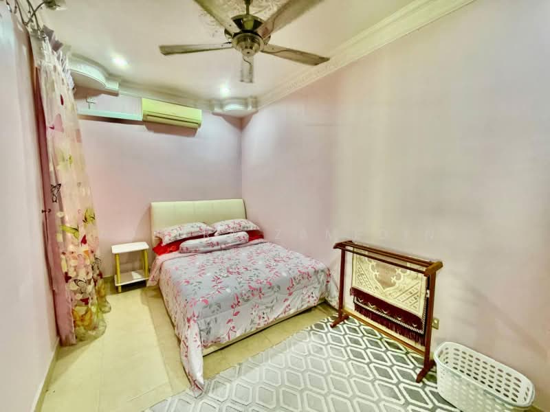 Semi-Detached House for Sale in D'Kayangan (Shah Alam) - Adzura Zamedin - Bedroom - PropertyGuru.com.my