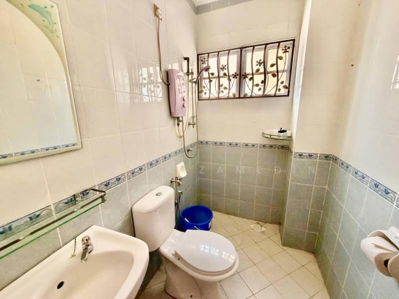Semi-Detached House for Sale in D'Kayangan (Shah Alam) - Adzura Zamedin - Bathroom - PropertyGuru.com.my