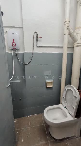 Flat for Rent at Mutiara Idaman 1 - Abby Woo - Bathroom - PropertyGuru.com.my