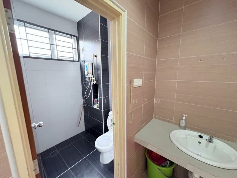 2-storey Terraced House for Rent in Taman Puteri Wangsa (Ulu Tiram) - Mavis Hew - Bathroom - PropertyGuru.com.my