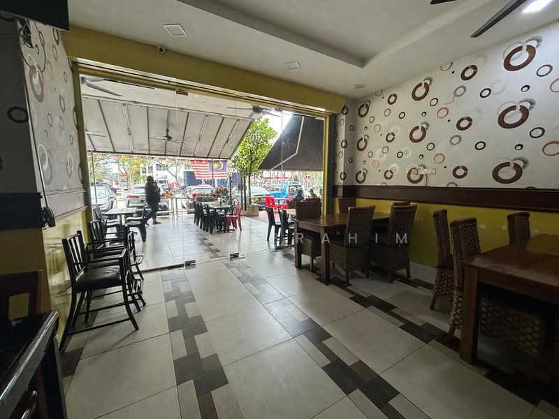 Kedai / Pejabat untuk Dijual di Bukit Jelutong (Shah Alam) - Azli Ibrahim - Dining Room - PropertyGuru.com.my