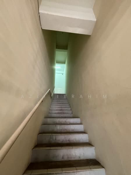 Kedai / Pejabat untuk Dijual di Bukit Jelutong (Shah Alam) - Azli Ibrahim - Corridor - PropertyGuru.com.my