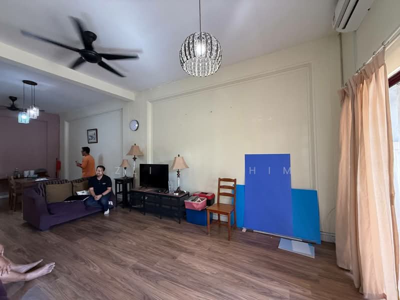 Rumah Teres 1-Tingkat untuk Dijual di Seksyen 4 (Kota Damansara) - Azli Ibrahim - Living Room - PropertyGuru.com.my