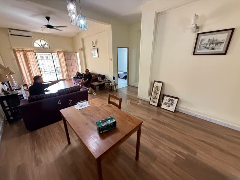 Rumah Teres 1-Tingkat untuk Dijual di Seksyen 4 (Kota Damansara) - Azli Ibrahim - Living Room - PropertyGuru.com.my