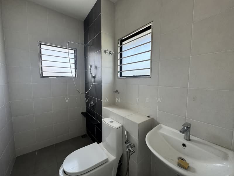 2-storey Terraced House for Sale in Setia Utama (Setia Alam) - Vivian Tew - Bathroom - PropertyGuru.com.my