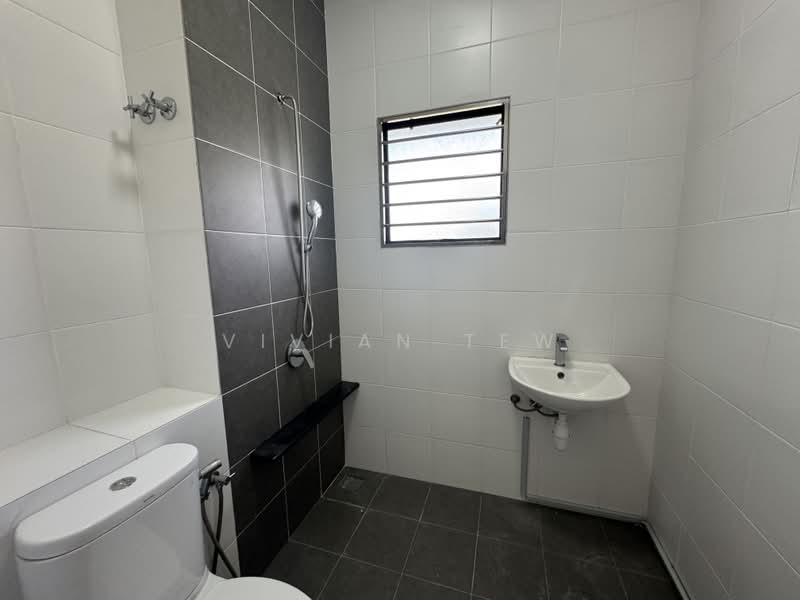 2-storey Terraced House for Sale in Setia Utama (Setia Alam) - Vivian Tew - Bathroom - PropertyGuru.com.my
