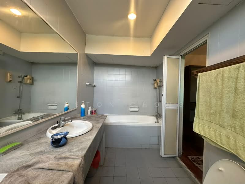 Kondominium untuk Dijual di Vista Heights - Elston Chong - Bathroom - PropertyGuru.com.my