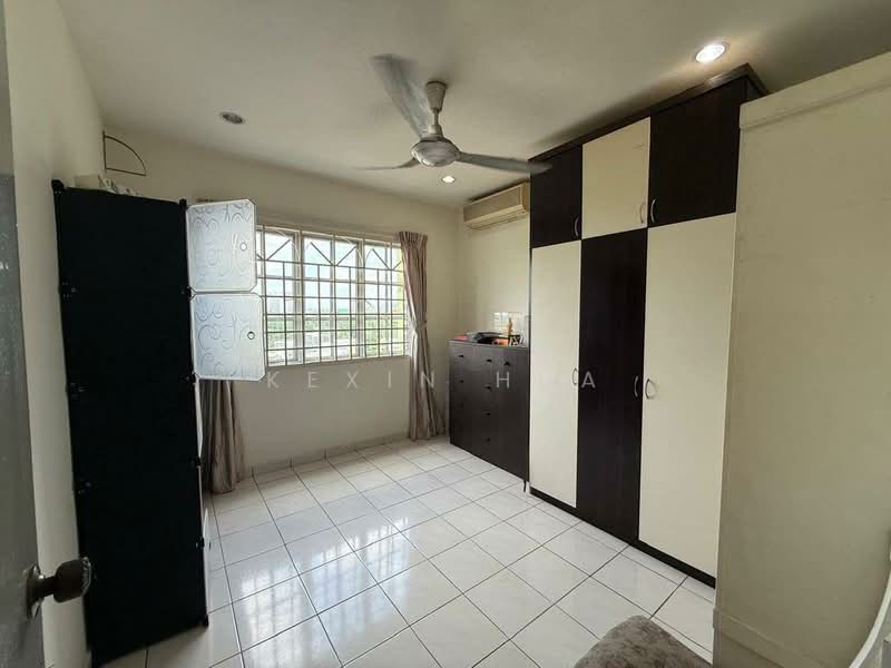 Pangsapuri untuk Dijual di Impian Senibong Residences - Kexin Hua - Bedroom - PropertyGuru.com.my