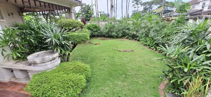 Rumah Banglo untuk Dijual di Taman Bukit Cheras (Cheras) - Adzura Zamedin - Garden - PropertyGuru.com.my