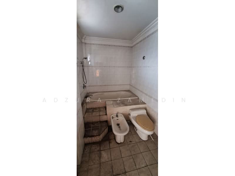 Rumah Banglo untuk Dijual di Taman Bukit Cheras (Cheras) - Adzura Zamedin - Bathroom - PropertyGuru.com.my