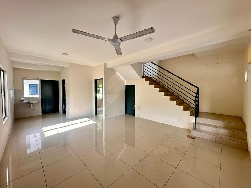 Rumah Teres 2 Tingkat untuk Dijual di Dengkil (Selangor) - Mohd Faizal - Living Room - PropertyGuru.com.my