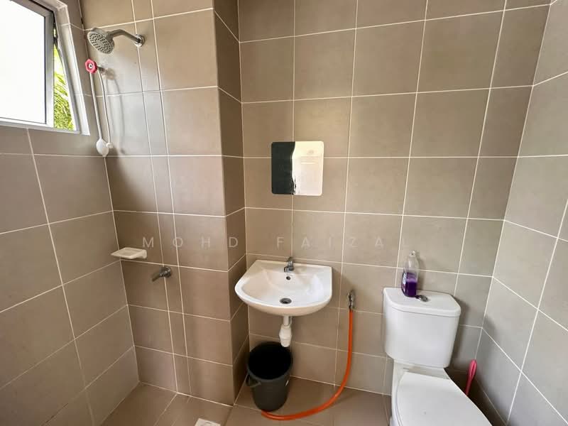 Rumah Teres 2 Tingkat untuk Dijual di Dengkil (Selangor) - Mohd Faizal - Bathroom - PropertyGuru.com.my