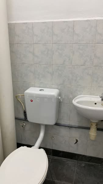 Apartment for Sale at Pangsapuri Lagoon Perdana - Yee Cheak Chen - Bathroom - PropertyGuru.com.my