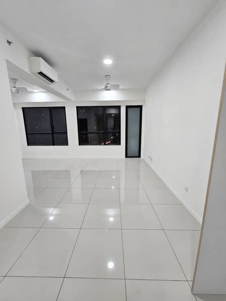 Servis Apartment untuk Disewa di SouthPlace Residences @ Tropicana Metropark - Adrian Goh - Living Room - PropertyGuru.com.my