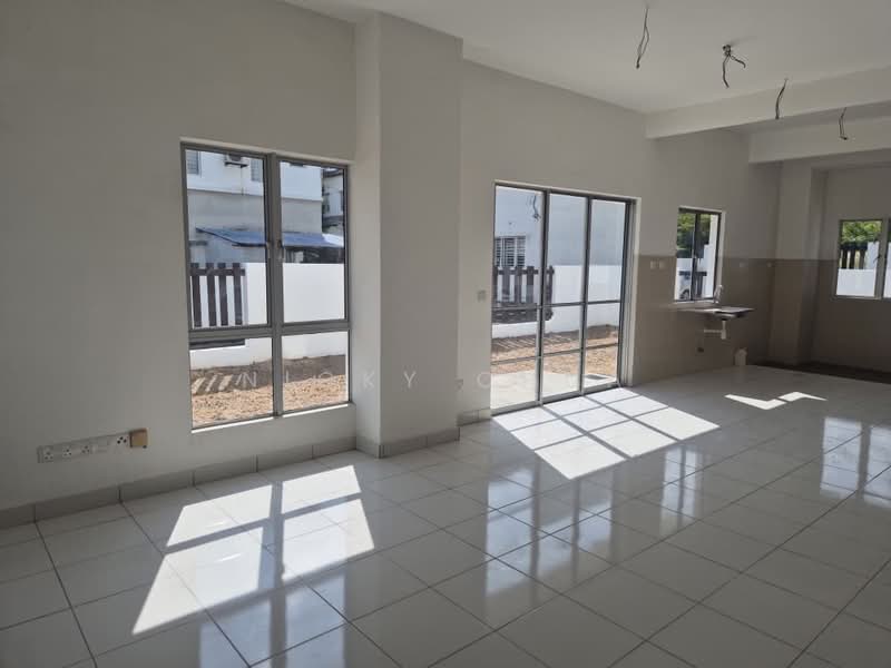 2-storey Terraced House for Sale in Setia Ecohill (Semenyih) - Nicky Chua - Living Room - PropertyGuru.com.my