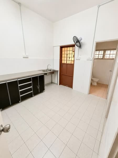 Rumah Teres 2 Tingkat untuk Dijual di Kampung Lapan (Melaka City) - Ivan Goh - Kitchen - PropertyGuru.com.my