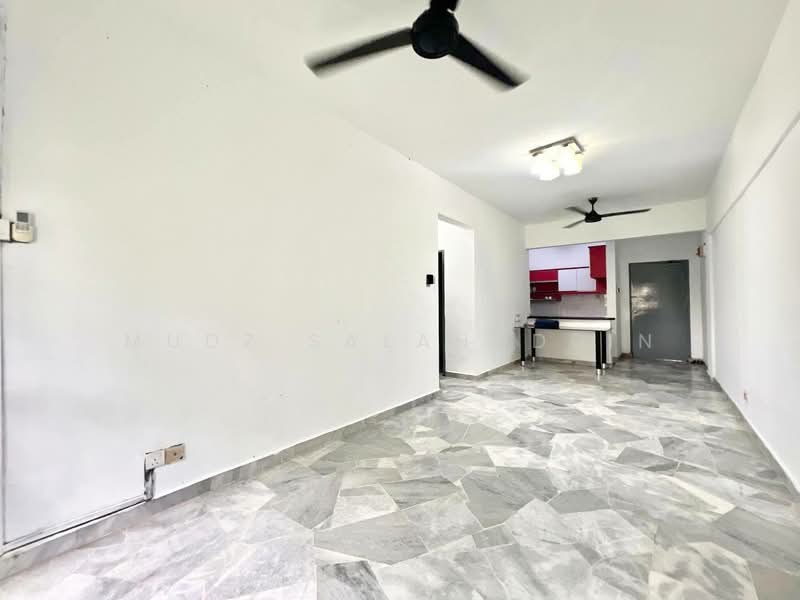 Pangsapuri untuk Dijual di Vista Seri Putra - Mudz Salahuddin - Living Room - PropertyGuru.com.my