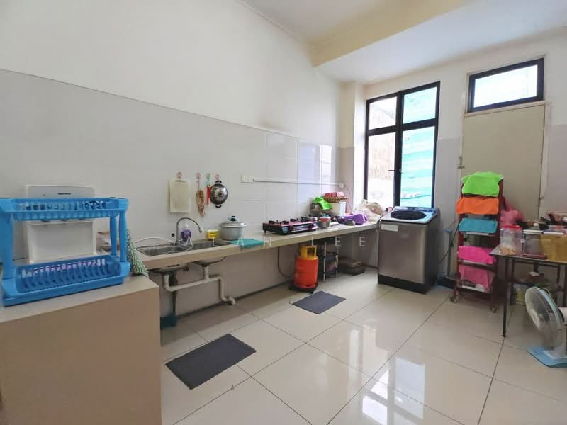Semi-Detached House for Sale in Bandar Cemerlang (Ulu Tiram) - Alan Lee - Kitchen - PropertyGuru.com.my