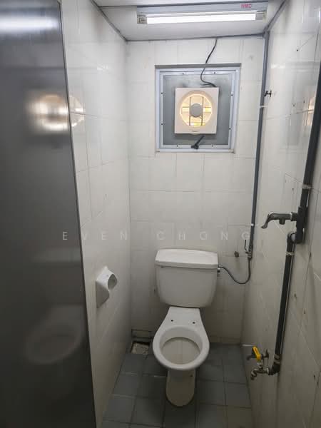 Shop / Office for Rent in Taman Bukit Serdang (Seri Kembangan) - Even Chong - Bathroom - PropertyGuru.com.my