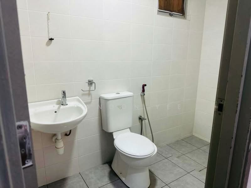 Servis Apartment untuk Disewa di Park @ One South - Brandon Yee - Bathroom - PropertyGuru.com.my