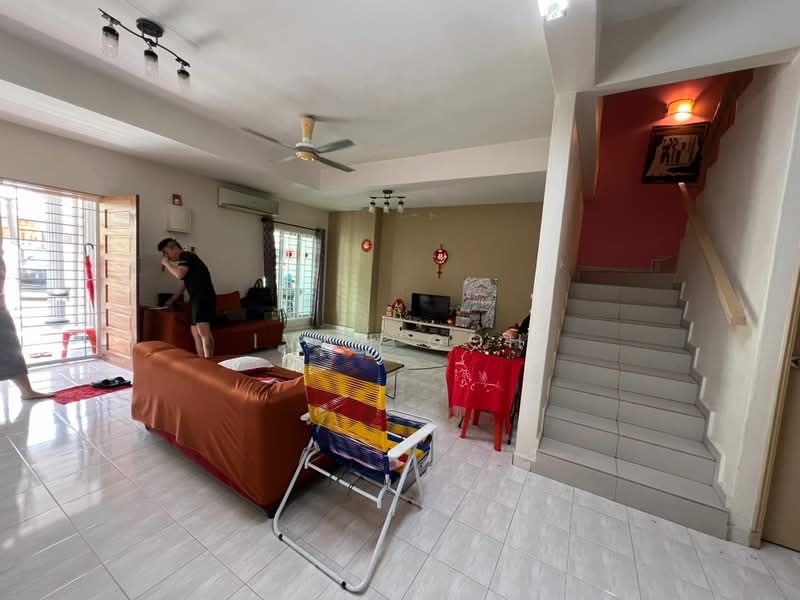2-storey Terraced House for Sale in Taman Bukit Cheng (Cheng) - Ivan Goh - Living Room - PropertyGuru.com.my