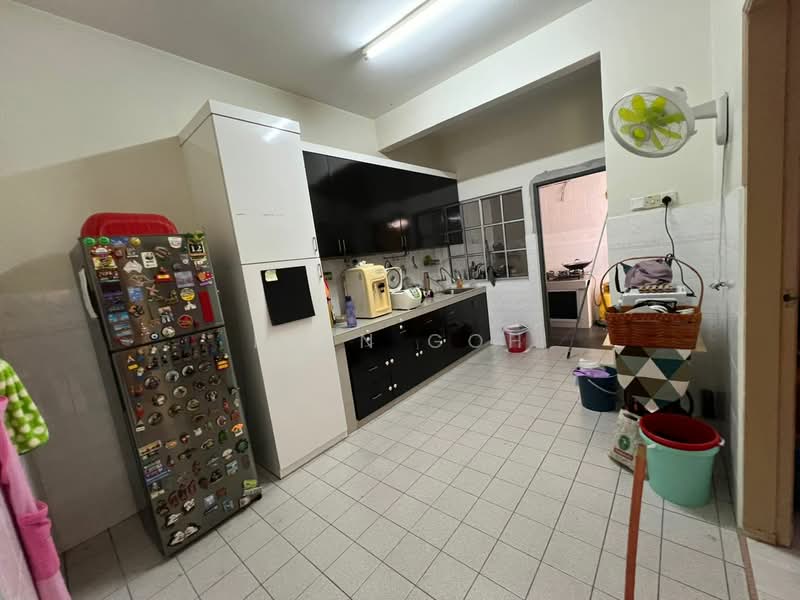 2-storey Terraced House for Sale in Taman Bukit Cheng (Cheng) - Ivan Goh - Kitchen - PropertyGuru.com.my