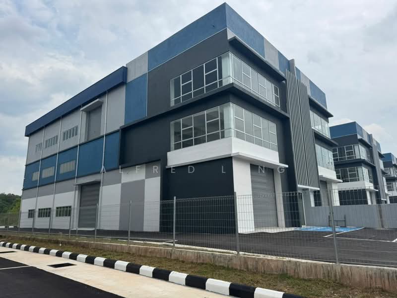 Semi-D Factory for Rent in Kawasan Perindustrian Balakong (Balakong) - Alfred Long - Exterior - PropertyGuru.com.my