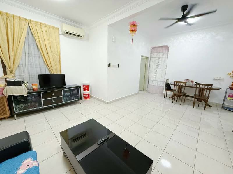 1.5-storey Terraced House for Sale in Johor Bahru (Johor) - Elston Chong - Living Room - PropertyGuru.com.my
