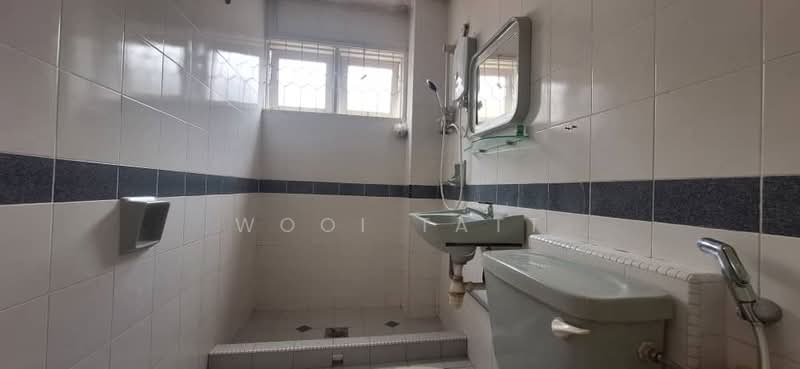 Rumah Teres 2 Tingkat untuk Dijual di Bangsar (Kuala Lumpur) - Wooi Tatt - Bathroom - PropertyGuru.com.my