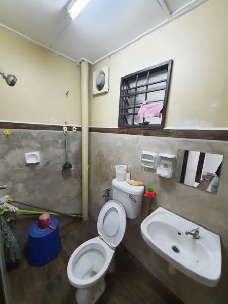 Rumah Teres 2-Tingkat untuk Dijual di Taman Putra Prima (Puchong) - Sky Wong - Bathroom - PropertyGuru.com.my