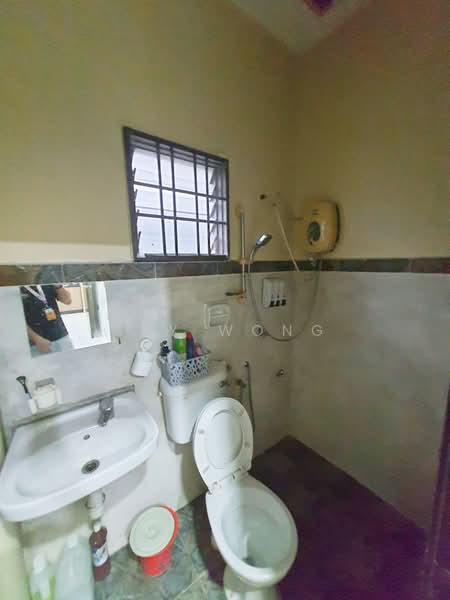 Rumah Teres 2-Tingkat untuk Dijual di Taman Putra Prima (Puchong) - Sky Wong - Bathroom - PropertyGuru.com.my