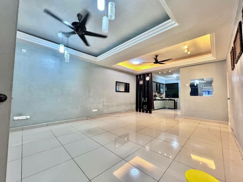 Rumah Teres 2-Tingkat untuk Dijual di Bandar Tiram (Ulu Tiram) - Azlan Ismail aiproperty - Living Room - PropertyGuru.com.my