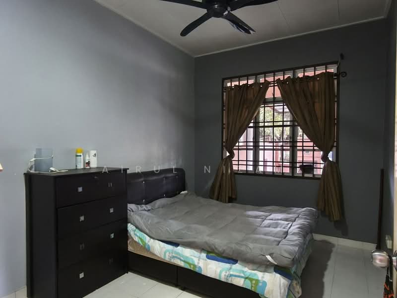 1.5-storey Terraced House for Sale in Taman Sierra Perdana (Masai) - AIRUL NIZAM - Bedroom - PropertyGuru.com.my