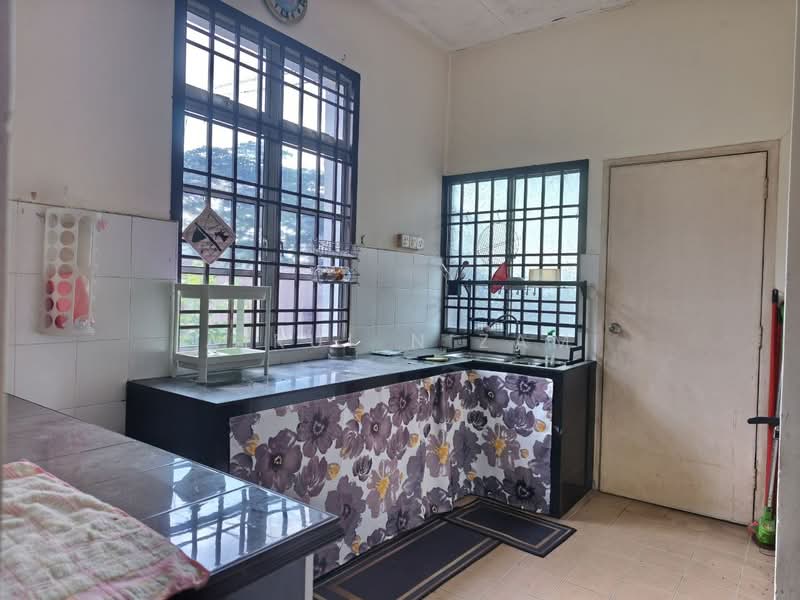 1.5-storey Terraced House for Sale in Taman Sierra Perdana (Masai) - AIRUL NIZAM - Kitchen - PropertyGuru.com.my