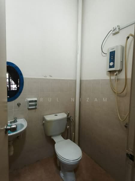 1.5-storey Terraced House for Sale in Taman Sierra Perdana (Masai) - AIRUL NIZAM - Bathroom - PropertyGuru.com.my