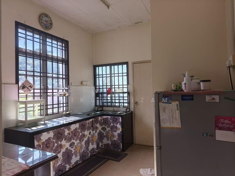 1.5-storey Terraced House for Sale in Taman Sierra Perdana (Masai) - AIRUL NIZAM - Kitchen - PropertyGuru.com.my