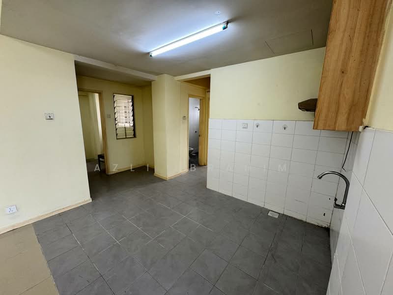 Kediaman Servis untuk Dijual di Suri Puteri - Azli Ibrahim - Kitchen - PropertyGuru.com.my