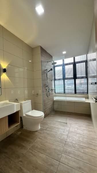 Servis Apartment untuk Disewa di Avara - Renetta Jau - Bathroom - PropertyGuru.com.my