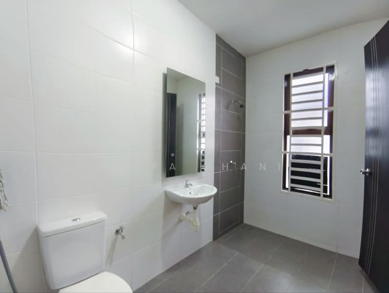 Rumah Teres 2 Tingkat untuk Dijual di Kepala Batas (Penang) - Azura Ghani - Bathroom - PropertyGuru.com.my