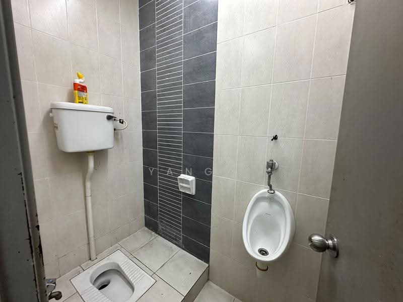 Kedai untuk Disewa di Bandar Puteri Puchong (Puchong) - Yang . - Bathroom - PropertyGuru.com.my
