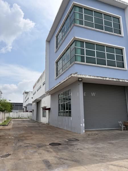 Semi-D Factory for Rent in Taman Pasir Putih (Pasir Gudang) - Tom Chiew - Exterior - PropertyGuru.com.my